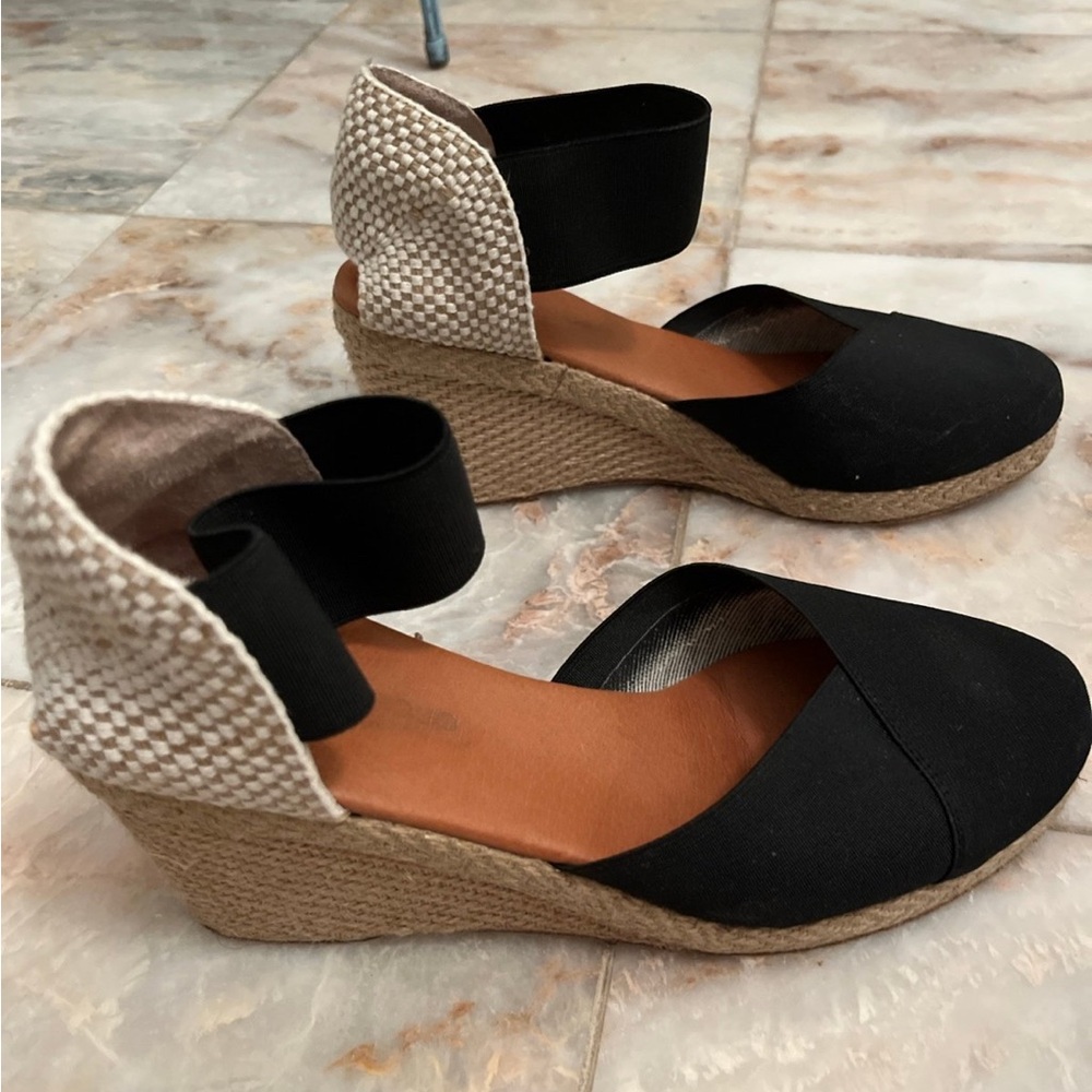 Andre Assous black wedge sandals